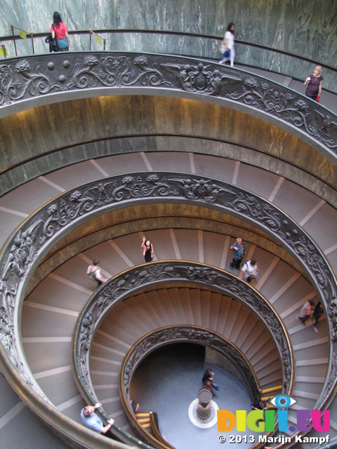 SX31900 Double helix staircase in the Vatican Museum